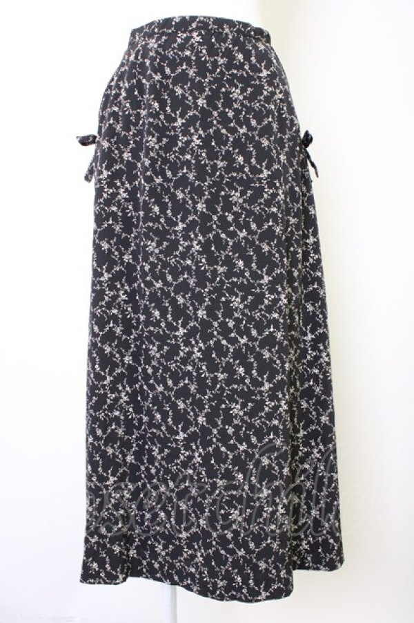 画像1: INGEBORG / リボン付小花柄スカート  ブラック T-25-11-09-048-LO-SK-SA-ZT431 (1)