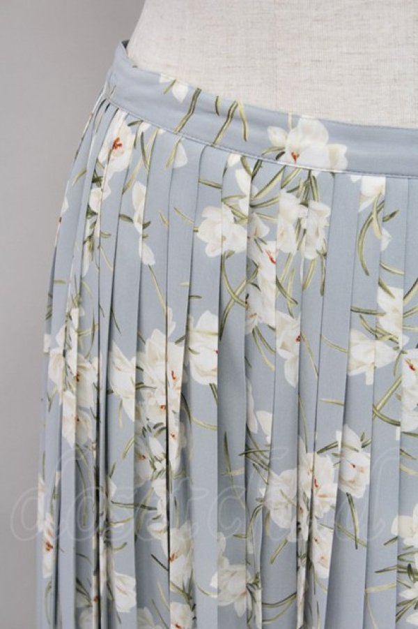 画像3: INGEBORG / 白花総柄プリーツスカート  サックス T-25-11-15-046-LO-BL-SA-ZI (3)