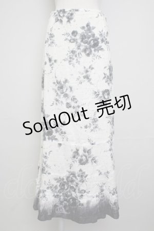 画像: INGEBORG / フラワープリントスカート  白Ｘグレー T-25-11-20-005-LO-SK-SA-ZT