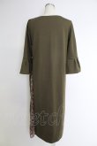 画像2: axes femme / サイドプリーツ七分袖ワンピース  オリーブ T-25-12-03-031-AX-OP-SA-ZT (2)