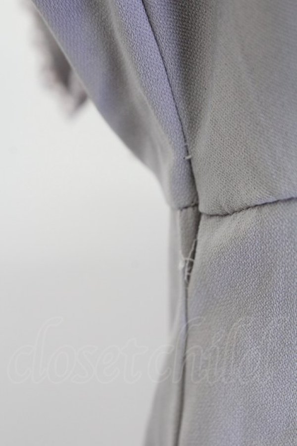 画像4: axes femme / 肩フリルお花モチーフ付きブラウス M グレー T-25-12-11-022-AX-TO-SA-ZT (4)