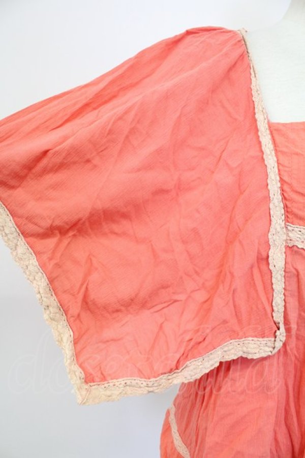 画像4: Rojita / フラワー刺繍トップス  オレンジピンク T-25-12-11-027-LO-TO-SA-ZT (4)