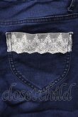 画像3: axes femme / パール&刺繍裾レースデニムパンツ S ブルー T-25-12-11-050-AX-PA-SA-ZT (3)