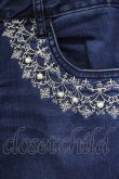画像6: axes femme / パール&刺繍裾レースデニムパンツ S ブルー T-25-12-11-050-AX-PA-SA-ZT (6)