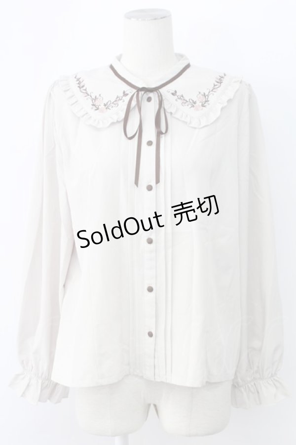 画像1: axes femme / ブーケ刺繍フリル襟ブラウス L ベージュ T-25-12-11-012-AX-BL-SA-ZI (1)