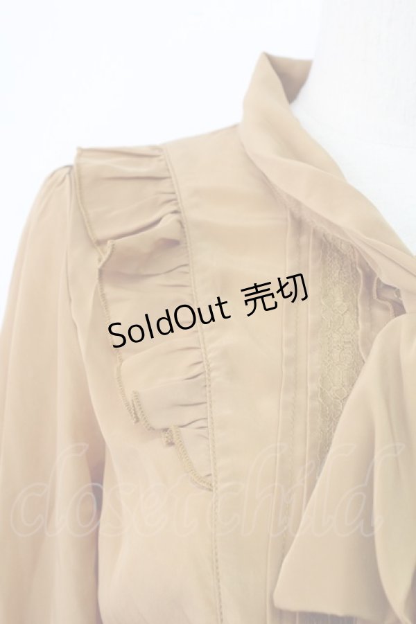 画像4: axes femme / フェミニンボータイブラウス/美女と野獣 M キャメル T-25-12-11-015-AX-BL-SA-ZI (4)