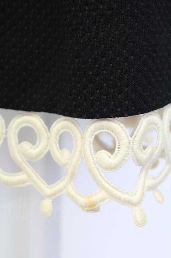 画像3: Emily Temple cute / 裾ハートレースジャンパースカート  黒Ｘ白 T-25-12-14-027-ET-OP-SA-ZT (3)