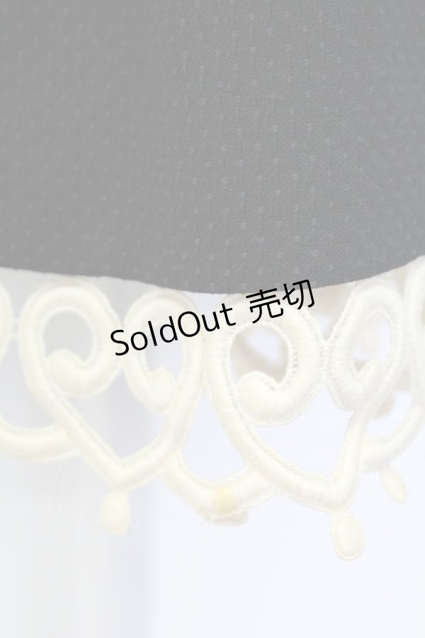 画像3: Emily Temple cute / 裾ハートレースジャンパースカート  黒Ｘ白 T-25-12-14-027-ET-OP-SA-ZT153 (3)