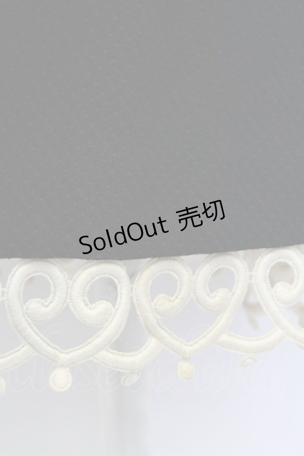 画像4: Emily Temple cute / 裾ハートレースジャンパースカート  黒Ｘ白 T-25-12-14-027-ET-OP-SA-ZT153 (4)