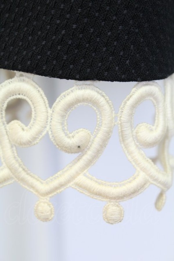 画像5: Emily Temple cute / 裾ハートレースジャンパースカート  黒Ｘ白 T-25-12-14-027-ET-OP-SA-ZT (5)