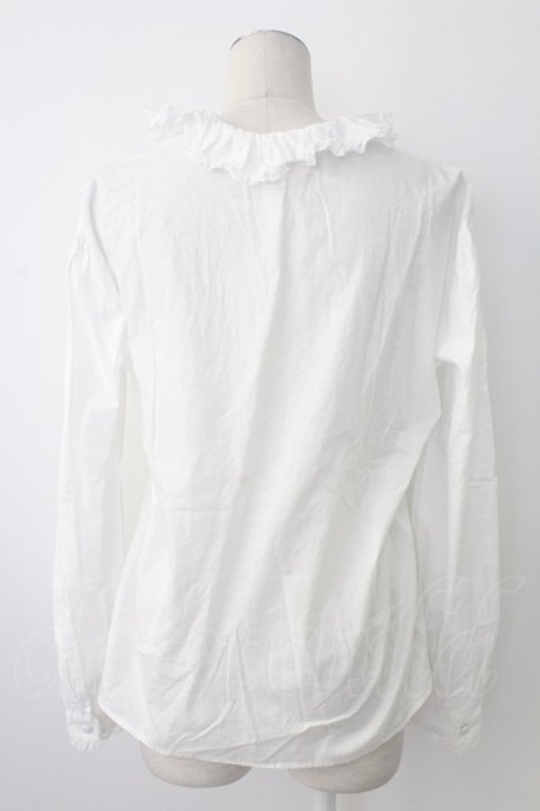 画像2: INGEBORG / レース&ピンタックくるみボタンブラウス  ホワイト T-25-12-17-001-LO-BL-SA-ZT (2)