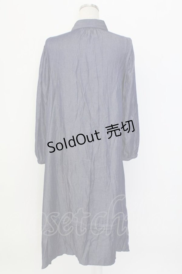 画像2: axes femme / 花刺繍ボリューム袖シャツワンピース  インディゴ T-25-12-18-024-AX-OP-SA-ZT452 (2)