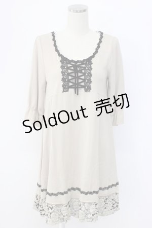 画像: axes femme / フロント編み上げ半袖ワンピース  ベージュ T-25-12-22-024-AX-OP-SA-ZT530