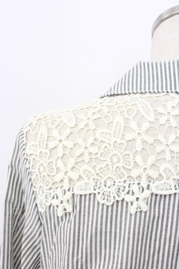 画像3: axes femme / 肩レース使いシャツ  黒Ｘ白 T-25-12-22-040-AX-BL-SA-ZT (3)