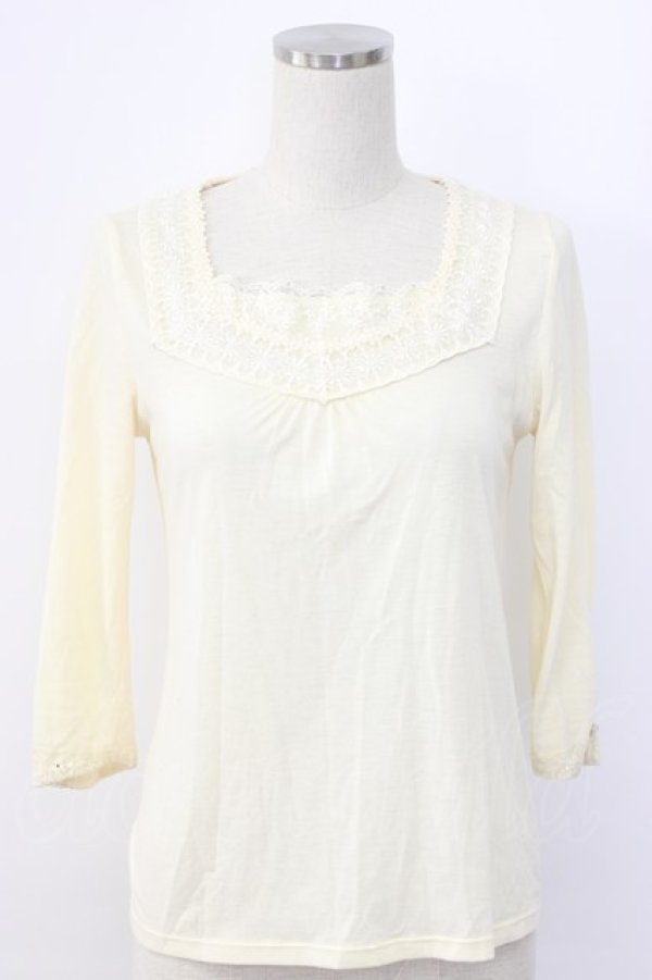 画像1: axes femme / 後ろ巻き薔薇レースカットソー  アイボリー T-25-12-22-002-AX-TO-SA-ZT (1)