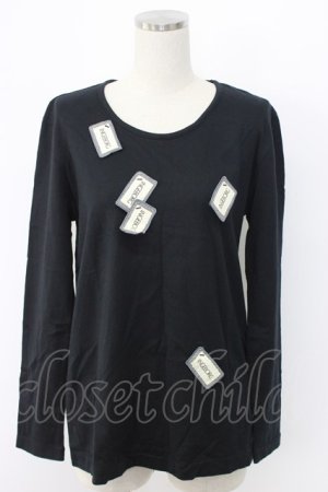 画像: INGEBORG / ロゴワッペン付き長袖Tシャツ  ブラック T-25-12-22-017-LO-TS-SA-ZT