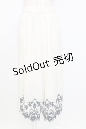 画像: axes femme / 裾刺繍ワイドパンツ  アイボリー T-25-12-25-032-AX-PA-SA-ZT