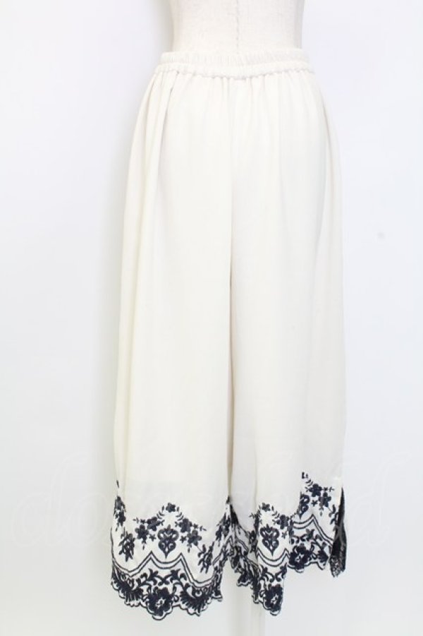 画像2: axes femme / 裾刺繍ワイドパンツ  アイボリー T-25-12-25-032-AX-PA-SA-ZT (2)
