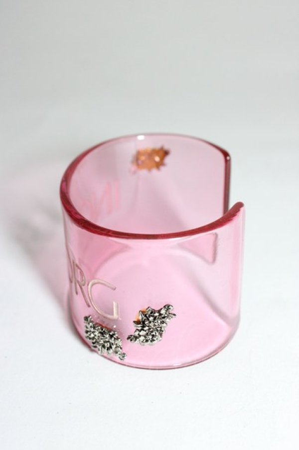 画像2: INGEBORG / ロゴ&金属チャーム付きクリアバングル  ピンク T-25-12-28-029-LO-ZA-SA-ZT (2)