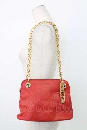 画像: INGEBORG / ロゴチャーム付きチェーンハンドバッグ  レッド T-25-12-28-013-LO-BG-SA-ZT