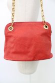 画像2: INGEBORG / ロゴチャーム付きチェーンハンドバッグ  レッド T-25-12-28-013-LO-BG-SA-ZT (2)