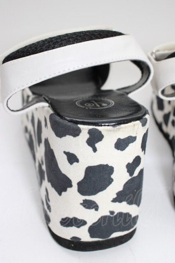 画像7: YOSUKE / 牛柄厚底サンダル LL 黒Ｘ白 T-26-01-04-027-PU-SH-SA-ZT (7)