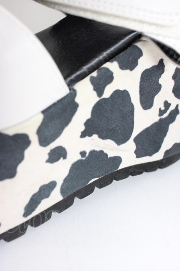 画像8: YOSUKE / 牛柄厚底サンダル LL 黒Ｘ白 T-26-01-04-027-PU-SH-SA-ZT (8)