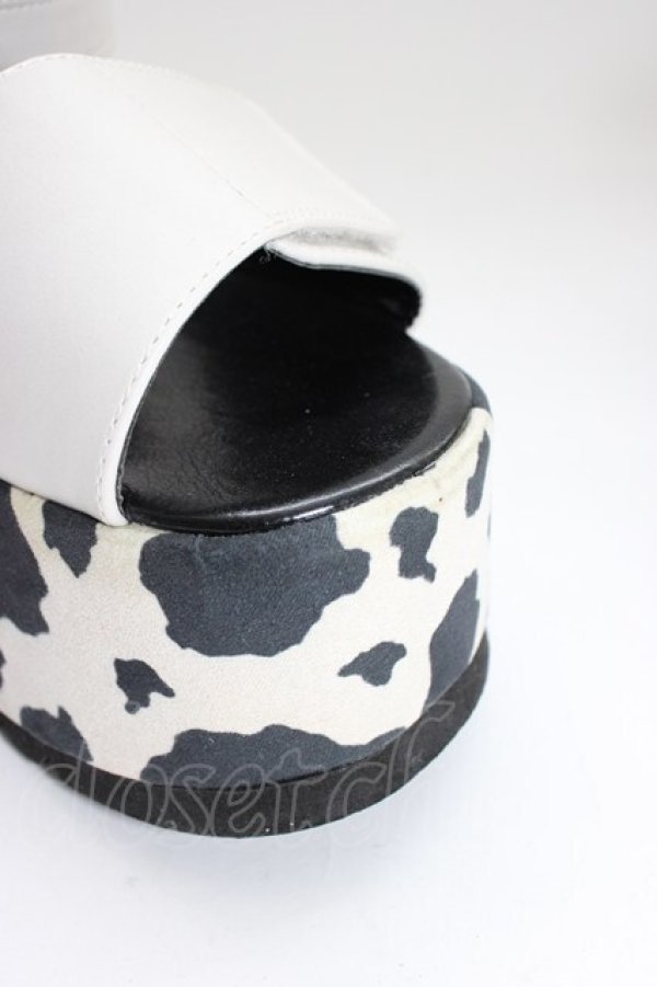 画像9: YOSUKE / 牛柄厚底サンダル LL 黒Ｘ白 T-26-01-04-027-PU-SH-SA-ZT (9)