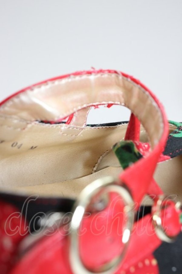 画像7: YOSUKE / いちご柄厚底パンプス M 黒Ｘ赤 T-26-01-04-029-PU-SH-SA-ZT (7)