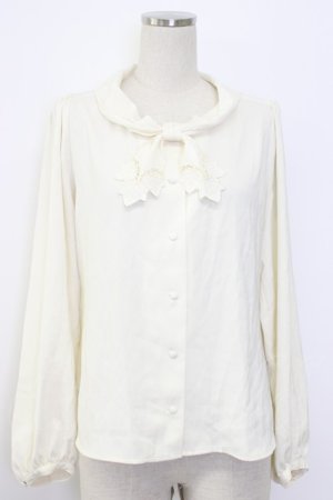 画像: an another angelus / ローズ絵画タッチ刺繍衿ブラウス  オフホワイト×ブルー T-26-01-08-001-CA-BL-SA-ZT