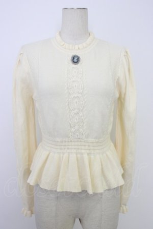 画像: axes femme / カメオ付ペプラムニット  キナリ T-26-01-09-007-AX-TO-SA-ZT