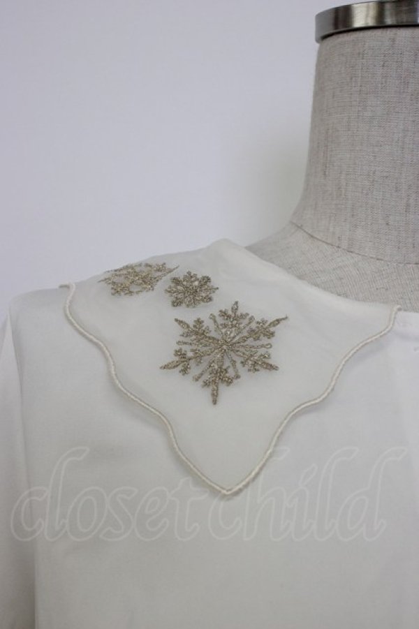 画像5: F i.n.t / スノーフレーク刺繍衿ブラウス  オフホワイト T-26-01-13-002-CA-BL-SA-ZT (5)