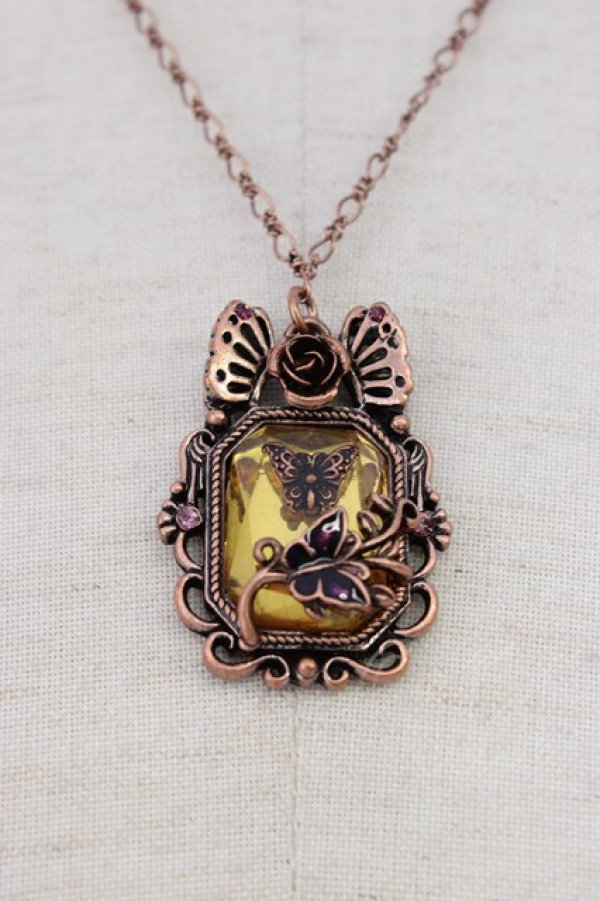 画像2: axes femme / 蝶封入ショートネックレス  ブロンズ T-26-01-21-030-AX-AC-SA-ZT (2)