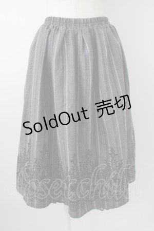 画像: axes femme / 裾フロッキーローズストライプスカート  グレーＸ黒 T-26-01-21-015-AX-SK-SA-ZT552