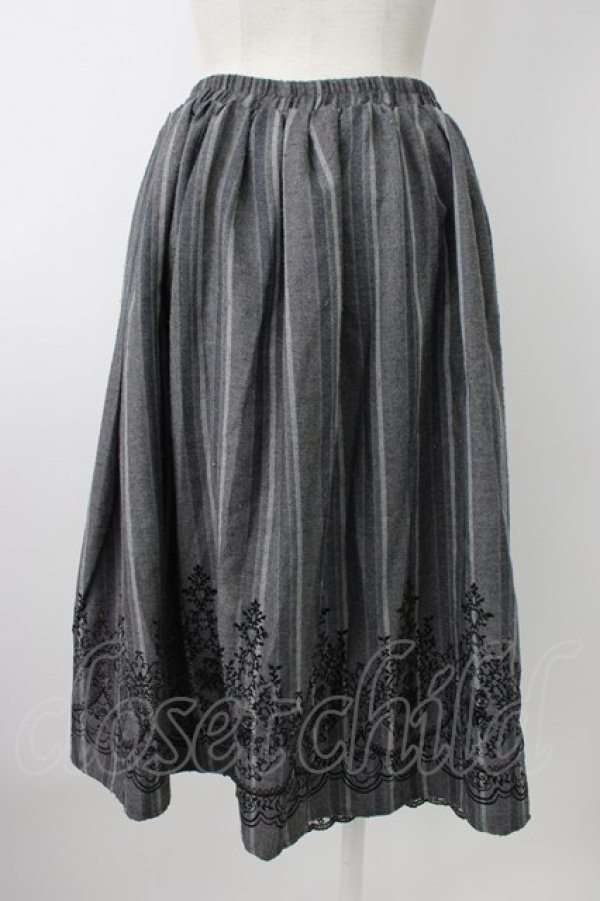 画像2: axes femme / 裾フロッキーローズストライプスカート  グレーＸ黒 T-26-01-21-015-AX-SK-SA-ZT (2)