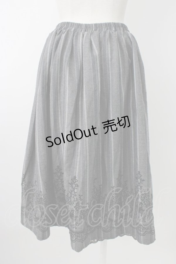 画像2: axes femme / 裾フロッキーローズストライプスカート  グレーＸ黒 T-26-01-21-015-AX-SK-SA-ZT552 (2)