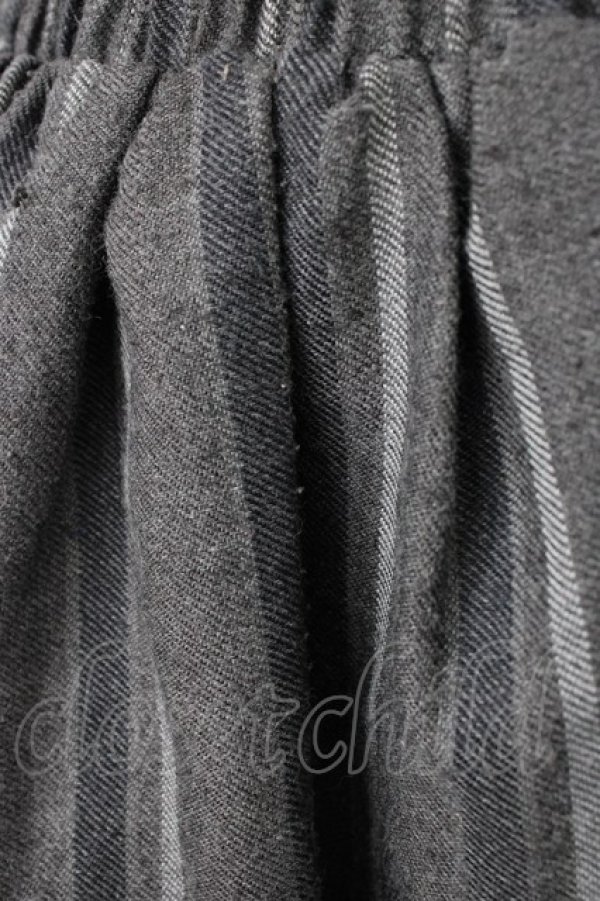 画像4: axes femme / 裾フロッキーローズストライプスカート  グレーＸ黒 T-26-01-21-015-AX-SK-SA-ZT (4)