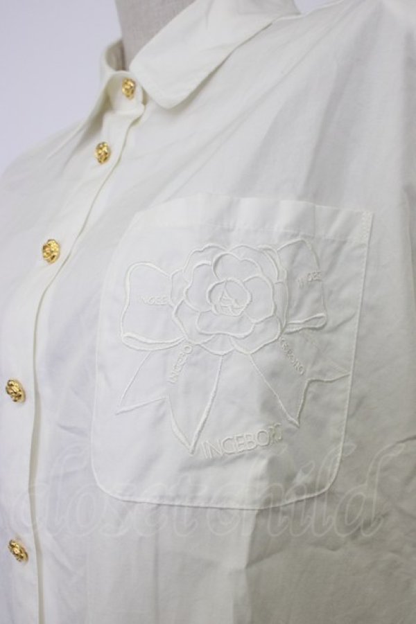 画像8: INGEBORG / カメリアリボン刺繍ポケットシャツ  ホワイト T-26-01-29-001-LO-BL-SA-ZT (8)