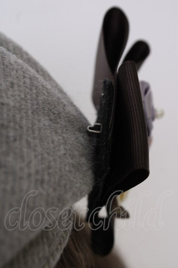 画像4: axes femme / 巻きバラリボンブローチ付きベレー  グレー T-26-02-01-025-AX-AC-SA-ZT (4)