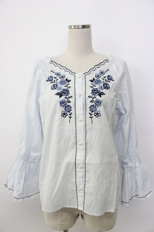 画像1: axes femme / 刺繍使いボリューム袖ブラウス M サックス T-26-02-03-013-AX-BL-SA-ZT (1)