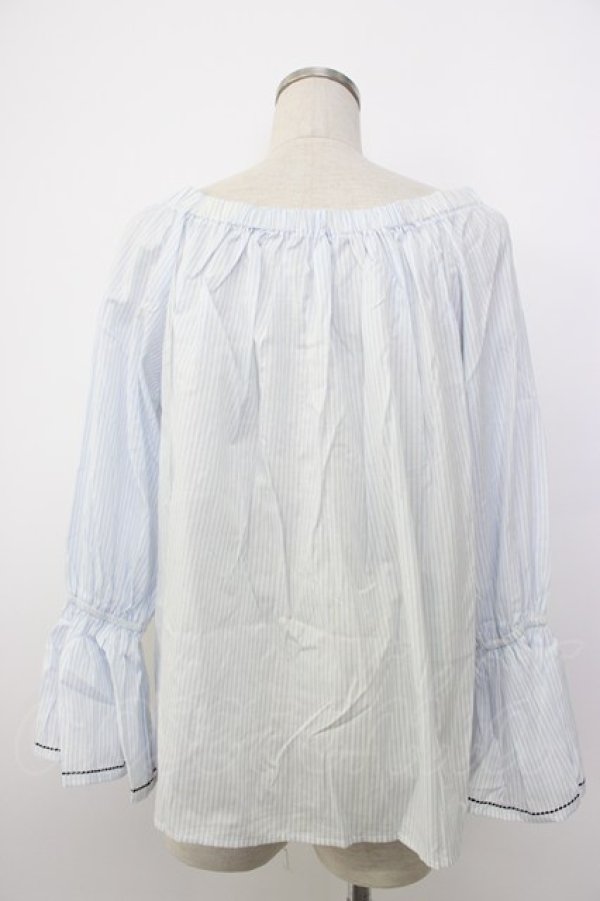 画像2: axes femme / 刺繍使いボリューム袖ブラウス M サックス T-26-02-03-013-AX-BL-SA-ZT (2)