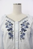 画像3: axes femme / 刺繍使いボリューム袖ブラウス M サックス T-26-02-03-013-AX-BL-SA-ZT (3)