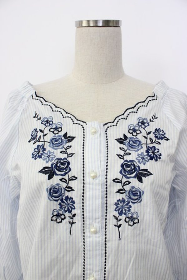 画像3: axes femme / 刺繍使いボリューム袖ブラウス M サックス T-26-02-03-013-AX-BL-SA-ZT (3)