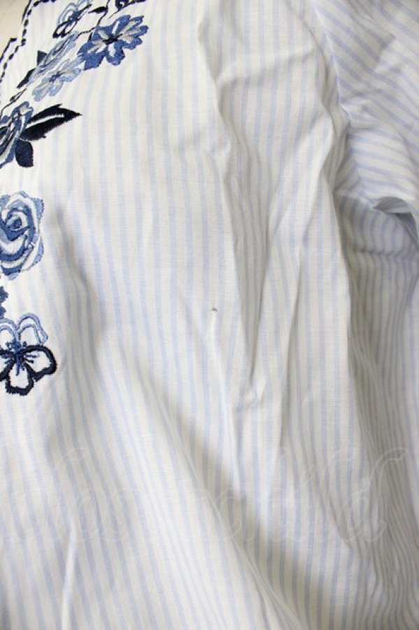 画像6: axes femme / 刺繍使いボリューム袖ブラウス M サックス T-26-02-03-013-AX-BL-SA-ZT (6)