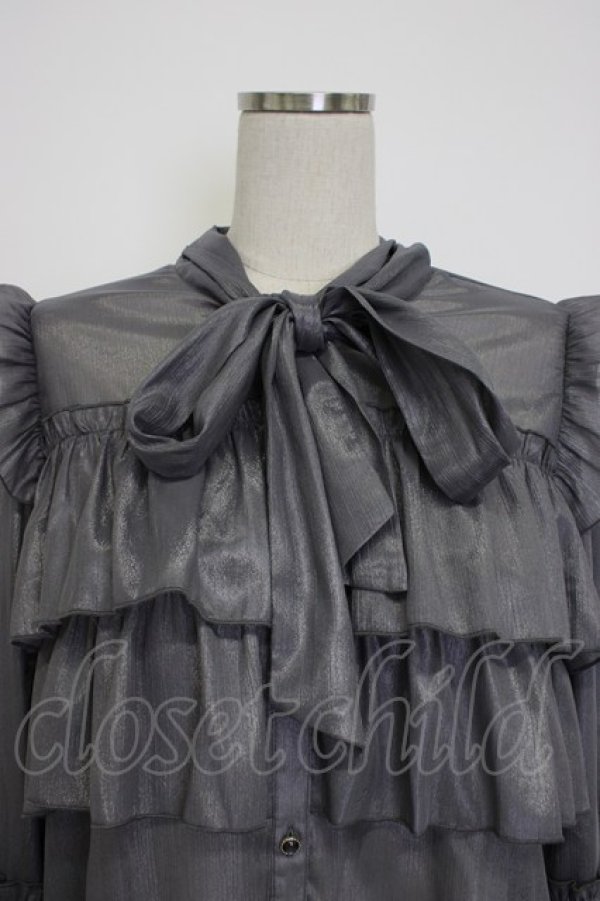 画像5: axes femme / ラメシアー楊柳フリルブラウス  グレー T-26-02-04-008-AX-BL-SA-ZT (5)