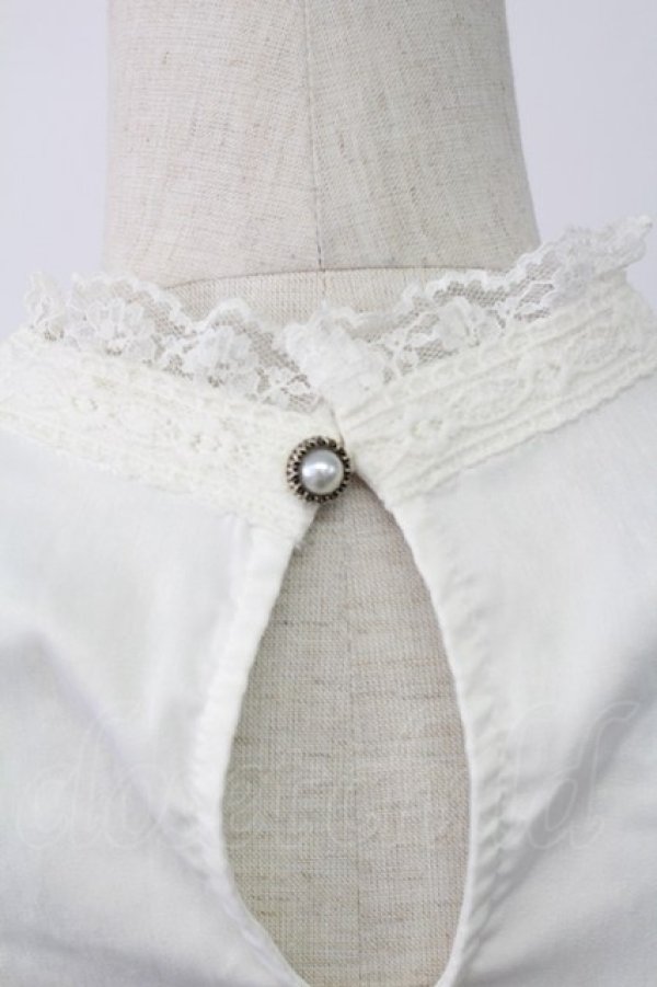 画像4: axes femme NOSTALGIE / ヨークレース切替ブラウス  キナリ T-26-02-08-007-AX-BL-SA-ZT (4)