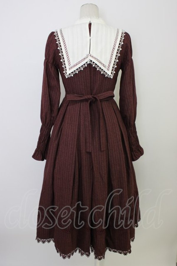 画像2: Avenue Denfer / ハイネックレースつけ襟ストライプロングワンピースセット  ボルドーx白 T-26-02-10-003-LO-OP-SA-ZT (2)