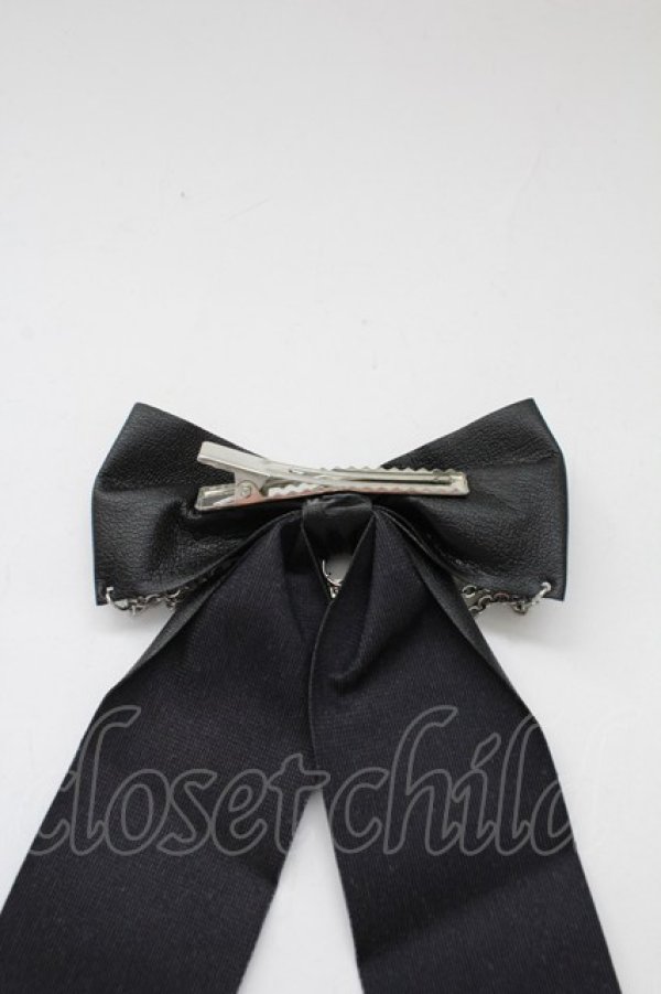 画像2: LOLITAその他(お買取対象外) / チェーンクロスリボンクリップ  黒Ｘシルバー T-26-02-10-034-LO-AC-SA-ZT (2)