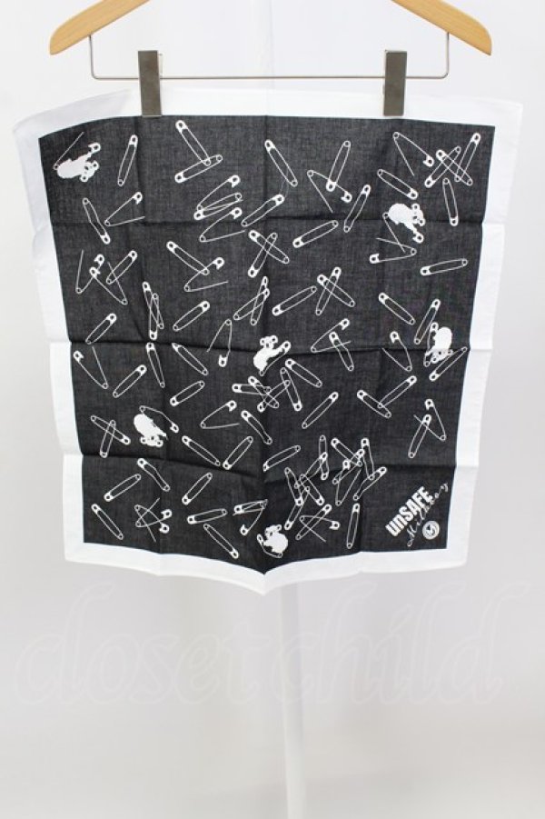 画像1: MILKBOY / スカーフ  黒Ｘ白 T-26-02-19-017-MB-ZA-SA-ZT (1)