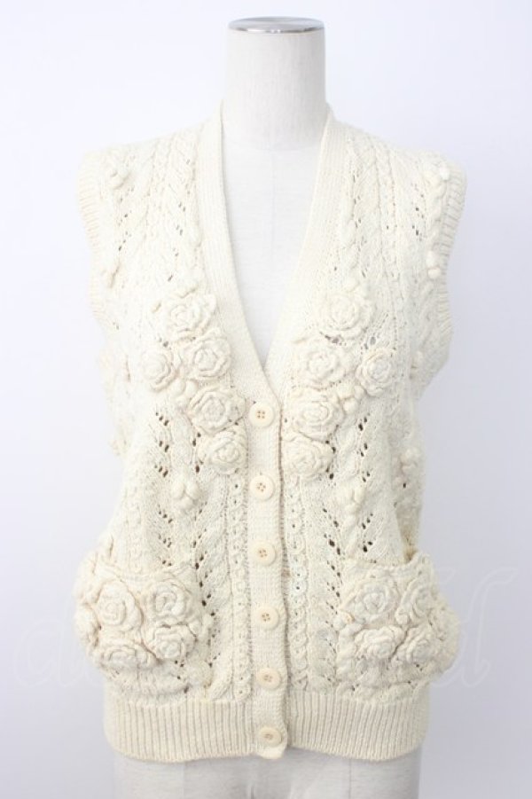 画像1: PINK HOUSE / お花モチーフ使いニットベスト  ベージュ T-26-02-20-006-LO-TO-OW-ZT (1)